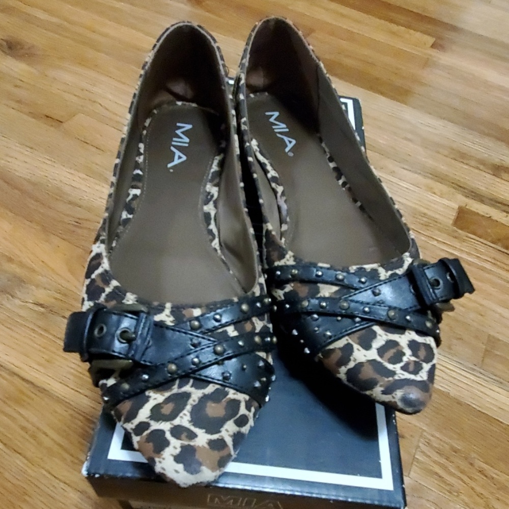 Flats - Picture 3 of 3